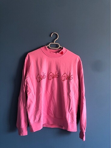Pembe kalp yakalı sweatshirt