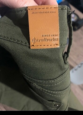 Stradivarius haki jean
