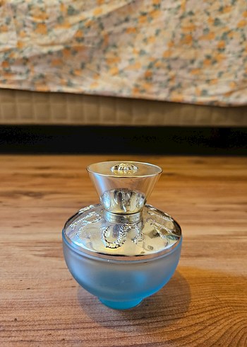 Versace kadın parfümü şık şişede - Görsel 5