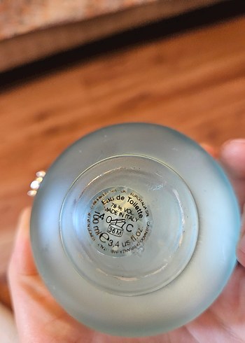 Versace kadın parfümü şık şişede - Görsel 6