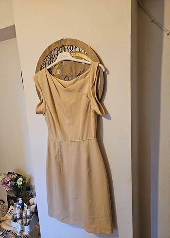 Bej Drapeli V Yakalı Kadın İpekyol Elbise - Görsel 3