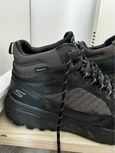 Skechers 42.5