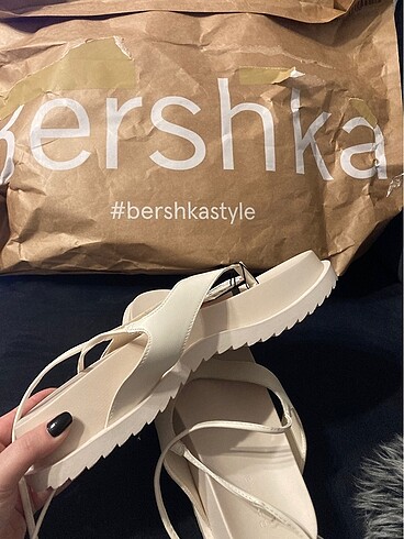 41 Beden Bershka Sandalet