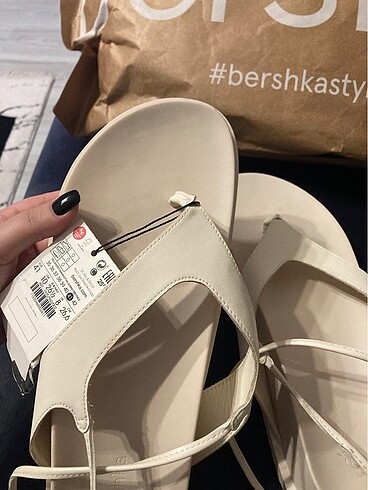 41 Beden beyaz Renk Bershka Sandalet