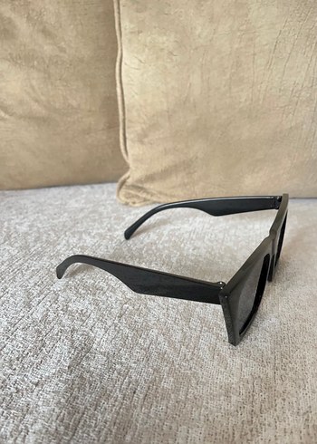 Minimalist Siyah Gri Kadın Güneş Gözlüğü - Görsel 2
