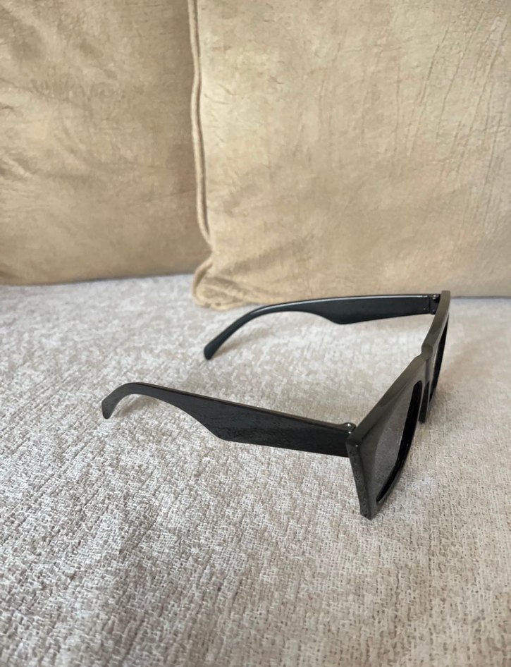 Minimalist Siyah Gri Kadın Güneş Gözlüğü - Görsel 2