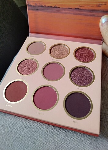 Beden Sheglam beach sunset eyeshadow