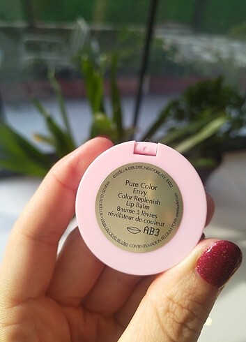  Beden Estee lauder lip balm 