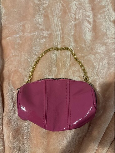 Pembe çanta
