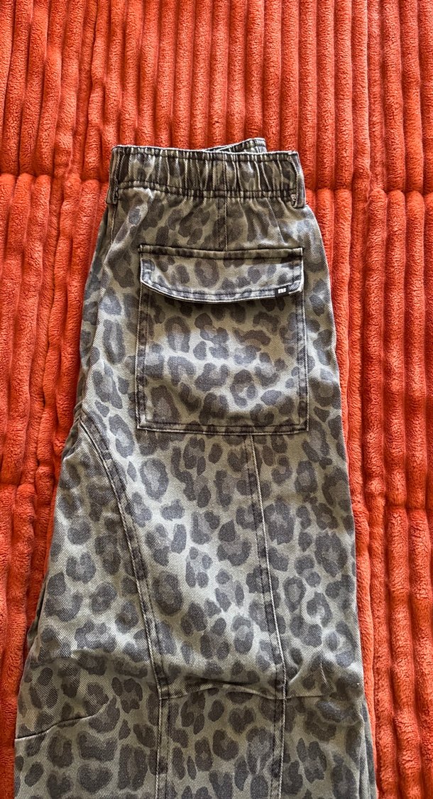 Kahverengi Leopar Desenli Kadın Bol Kumaş Pantolon - Görsel 4
