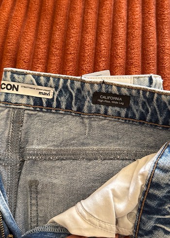 Gevşek Kesim Kadın Kot Pantolon - Görsel 3