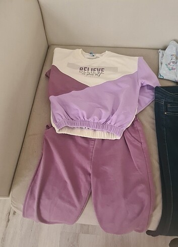 Kiz cocuk bir takım ve kot pantolonlar