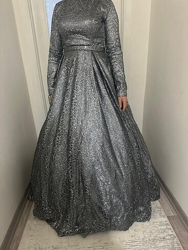 Nişan kıyafeti