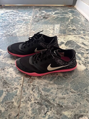 38,5 Beden Nike spor ayakkabı