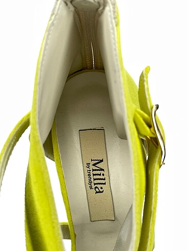 40 Beden sarı Renk Trendyol & Milla Stiletto %70 İndirimli.