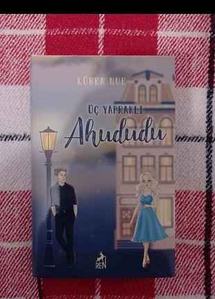 Kübra Nur- Üç Yapraklı Ahududu ciltli kitap