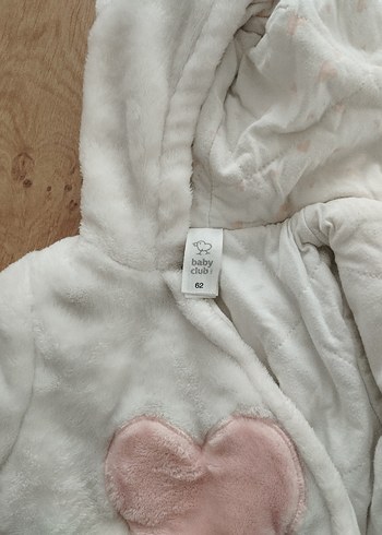 Kapüşonlu Beyaz Kürklü Bebek Tulumu - Görsel 4