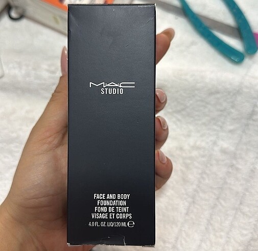 Mac fondöten ürün ithaldir ve 120ML. En açık ton C1 hiç kullanıl