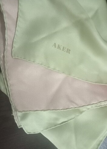 Aker eşarp