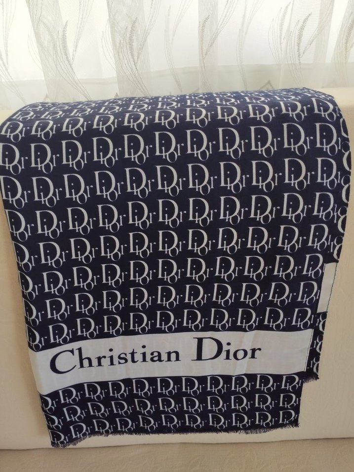 Drapeli Siyah Kadın Sokak Stili Şal markası dior - Görsel 3