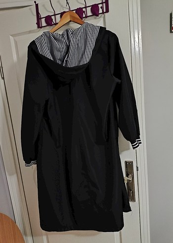 Uzun Siyah Fermuarlı Kadın Yağmurluk - Görsel 4