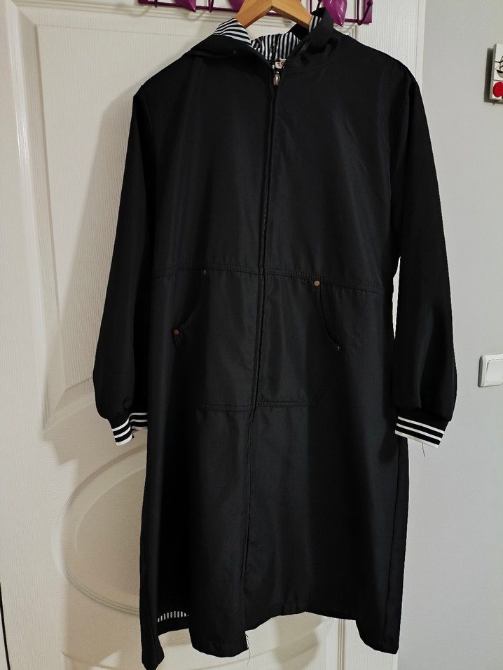 Uzun Siyah Fermuarlı Kadın Yağmurluk - Görsel 5