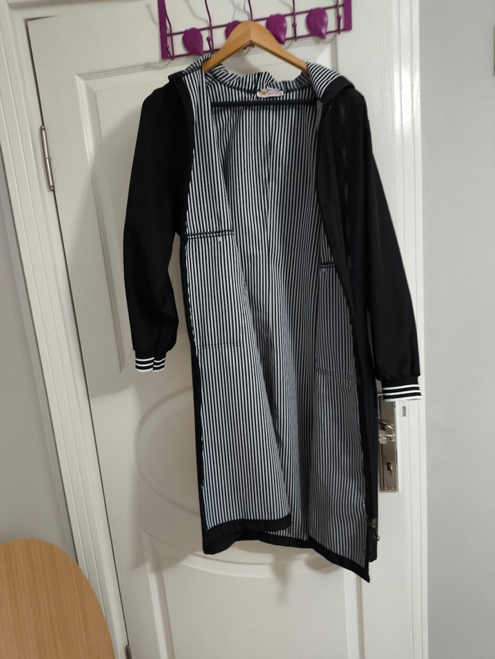 Uzun Siyah Fermuarlı Kadın Yağmurluk - Görsel 2