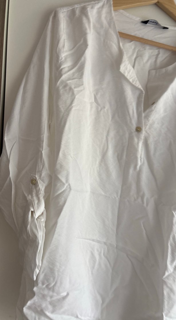 Düğmeli V Yaka Beyaz Kadın Keten Gömlek - Görsel 3