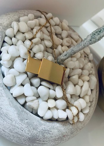 Altın Renkli Zincir Detaylı Mini Kolye - Görsel 3