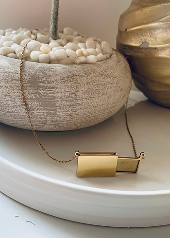 Altın Renkli Zincir Detaylı Mini Kolye - Görsel 9