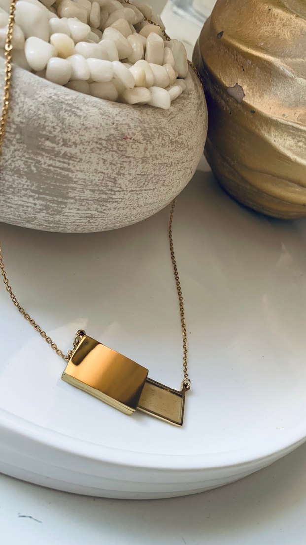 Altın Renkli Zincir Detaylı Mini Kolye - Görsel 2