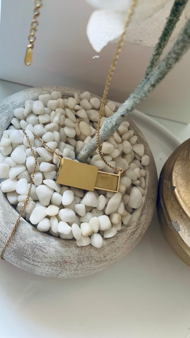 Altın Renkli Zincir Detaylı Mini Kolye - Görsel 5