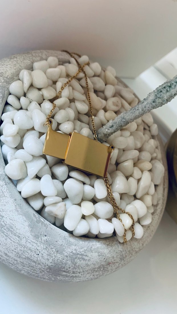 Altın Renkli Zincir Detaylı Mini Kolye - Görsel 3