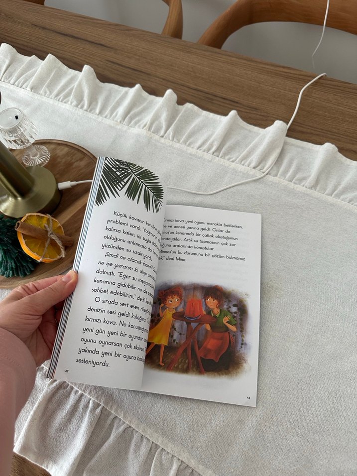 Küçük Kırmızı Kova - Çocuk Hikaye Kitabı - Görsel 2