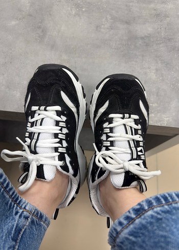 36 Beden Skechers Gri Beyaz Bağcıklı Platform Kadın Spor Ayakkabı