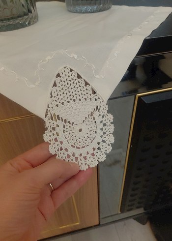 Modern Klasik İşlemeli Beyaz Masa Örtüsü - Görsel 5