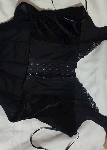 Siyah Dantel Detaylı Süet Gotik Büstiyer - Görsel 2