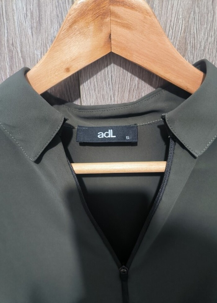 Haki yeşili adil ışık marka gömlek  - Görsel 3