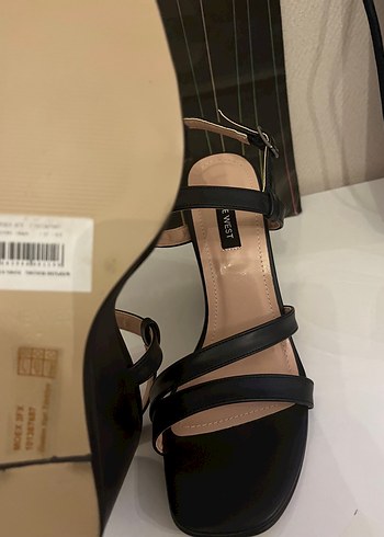 Nine West Tokalı Siyah Dolgu Topuklu Kadın Ayakkabı