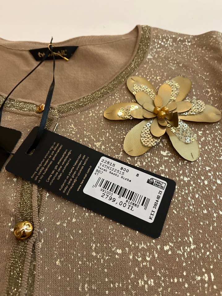 Düğmeli Parlak Bej Kadın Hırka - Görsel 5