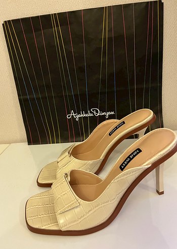 39 Beden ten rengi Renk Bej Yılan Desenli Tokalı Stiletto Terlik