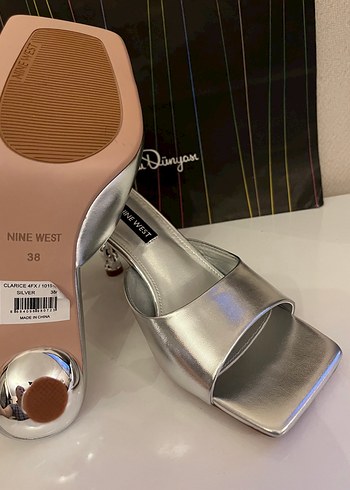 Nine West Gri Metalik Topuklu Kadın Terlik