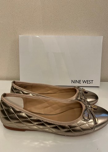 Nine West Bej Parlak Kemerli Kadın Babet