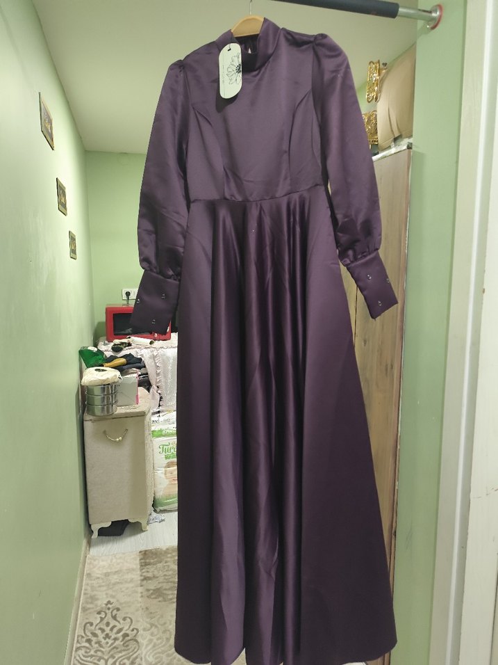 Uzun Mor Saten Gotik Elbise abiye etiketli - Görsel 2