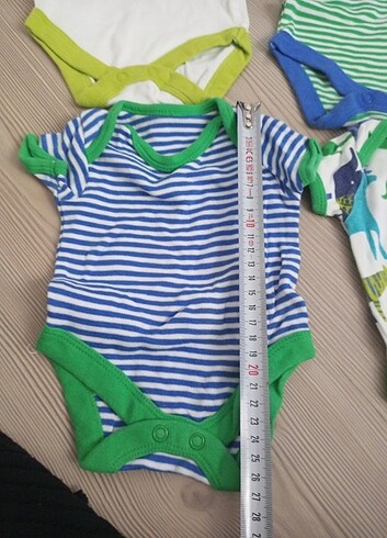 Yenidoğan Beden 4lü çıtçıtlı badi