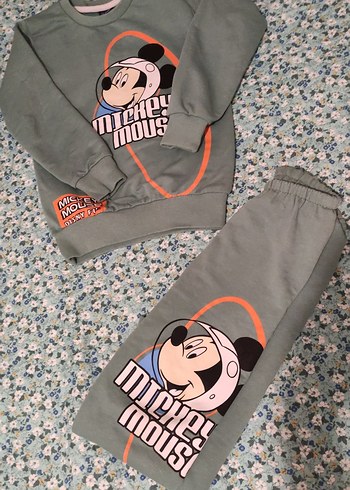 Mickey Mouse Baskılı Gri Bebek Takımı