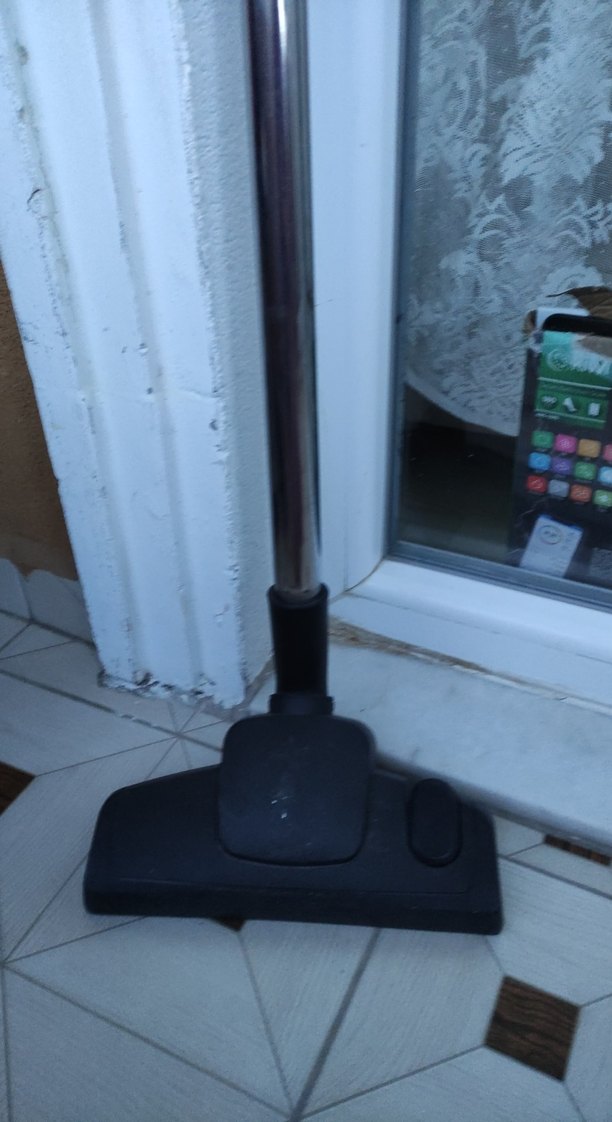 Kırmızı kompakt elektrikli süpürge - Görsel 5