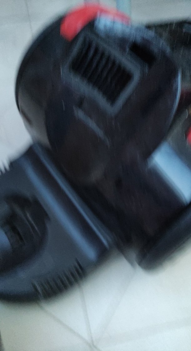 Kırmızı kompakt elektrikli süpürge - Görsel 2