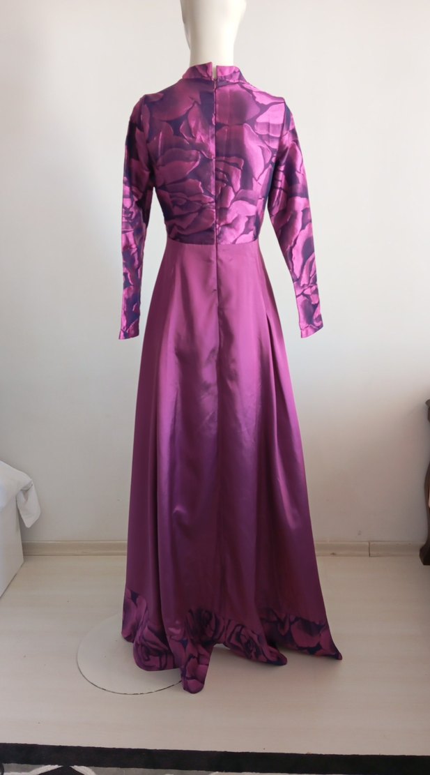 Uzun Kollu Yüksek Yakalı Mor Elbise - Görsel 4