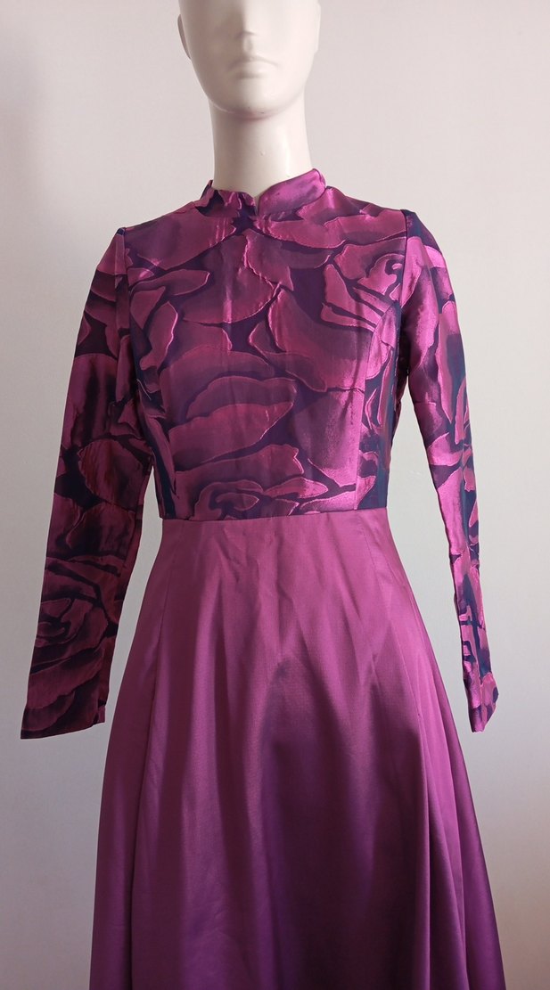 Uzun Kollu Yüksek Yakalı Mor Elbise - Görsel 2